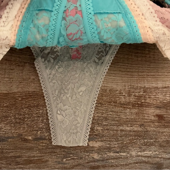 Betsey Johnson 5PCK Mixed Lace & Cotton Thongs - Picture 8 of 10